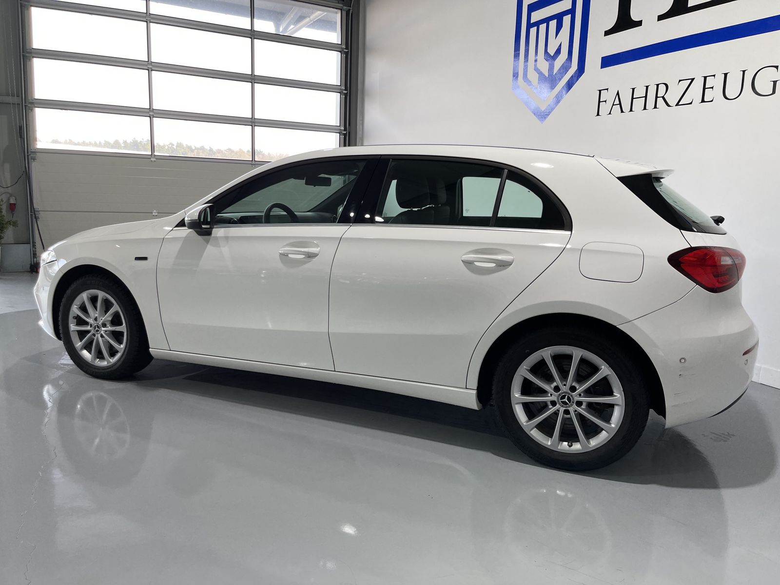 Fahrzeugabbildung Mercedes-Benz A 250 250e*Navi*Cam*PDC*LED*Digital*Leder*