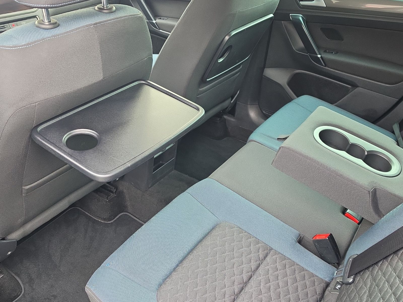 Fahrzeugabbildung Volkswagen Golf Sportsvan VII IQ.DRIVE AHK NAVI SHZ
