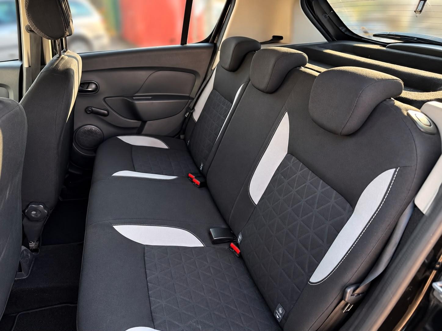 Dacia Sandero 2015 — photo 26