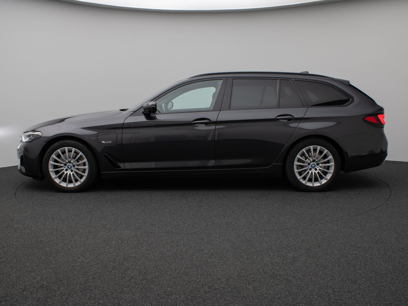 Fahrzeugabbildung BMW 530e Panorama Kamera DAB H/K WLAN Alarm Sport