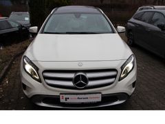 Fahrzeugabbildung Mercedes-Benz GLA 180 Urban*Panoramadach!*Navigation*Sitzheiz*