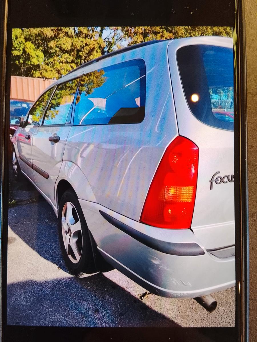 Ford Focus 2004 — rear view