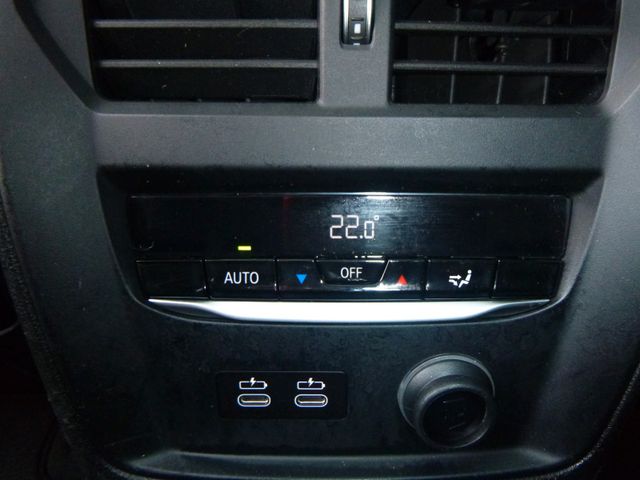Fahrzeugabbildung BMW 320d Touring >HeadUp/AHK/LED/PANO/PDC/SHZ<