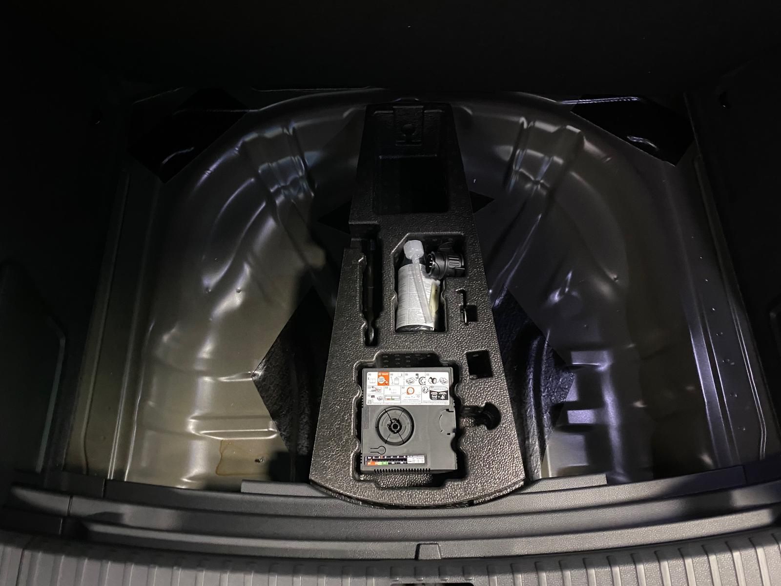 Fahrzeugabbildung SKODA Karoq 1.5 TSI SPORTLINE+MATRIX+ACC+AHK+APP+RFK++