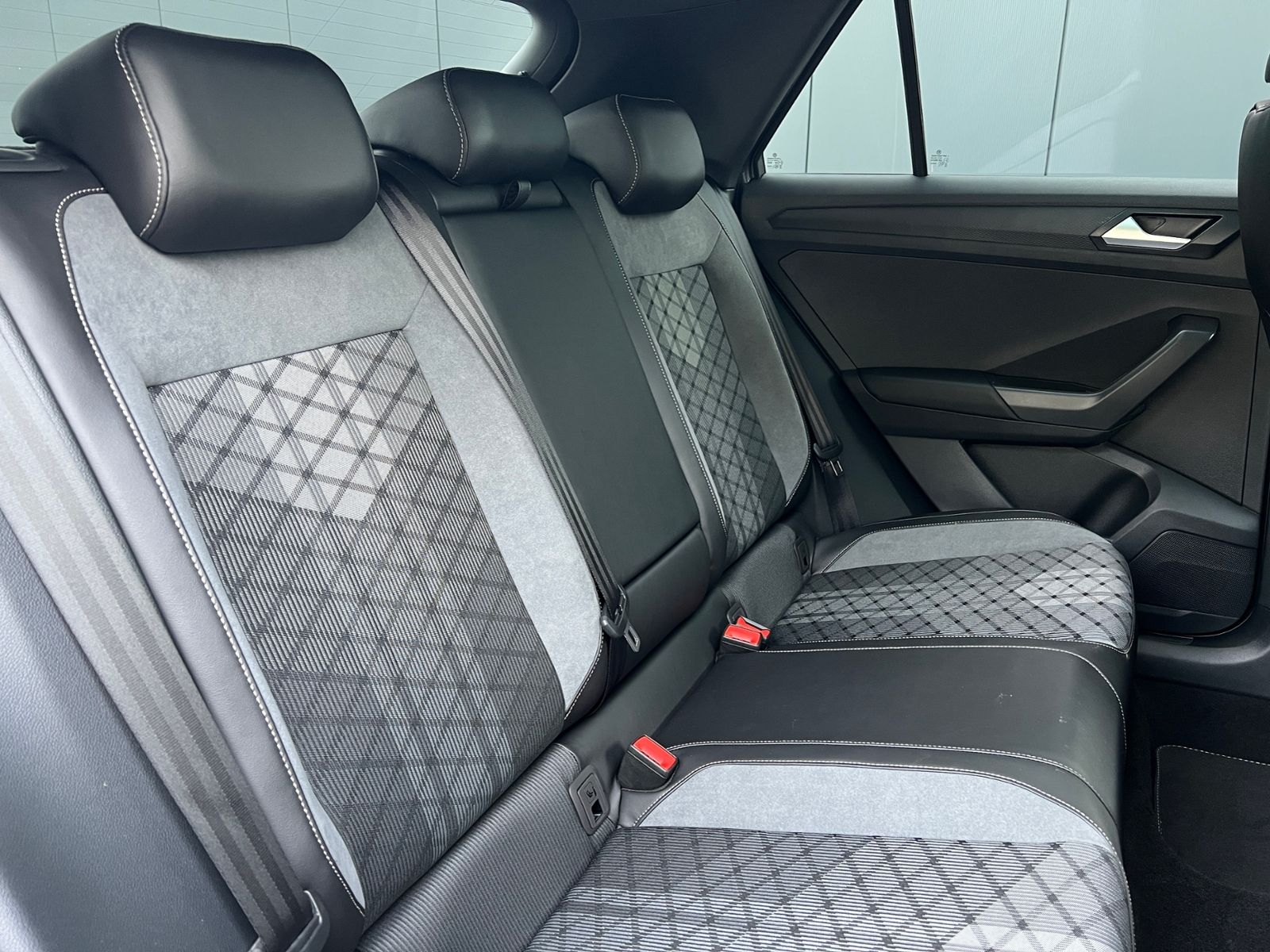 Fahrzeugabbildung Volkswagen T-Roc R-Line 2.0 TSI DSG 4MOTION *AHK, IQ.Light,