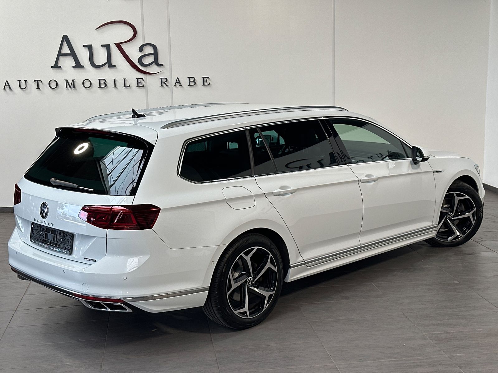 Fahrzeugabbildung Volkswagen Passat Variant 2.0 TDI DSG 4M R-Line NAV+LED+ACC