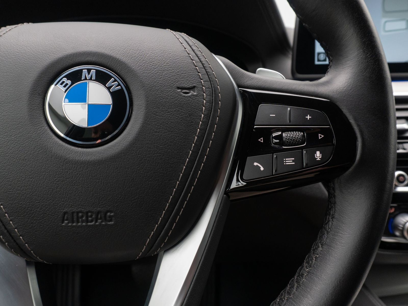 Fahrzeugabbildung BMW 530d Luxury Line DAB Kamera HUD Leder H/K 19Zoll