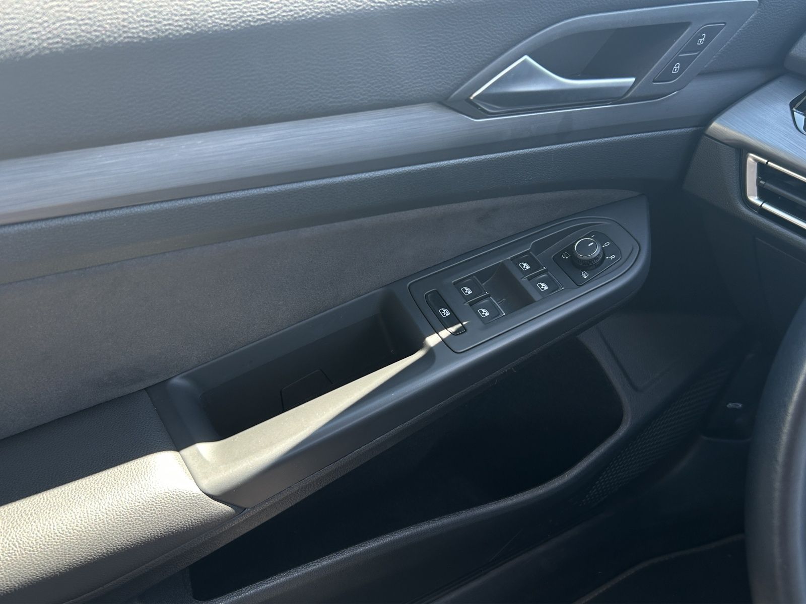 Fahrzeugabbildung Volkswagen Golf VIII Variant eTSI  Style DSG Matrix AHK Nav