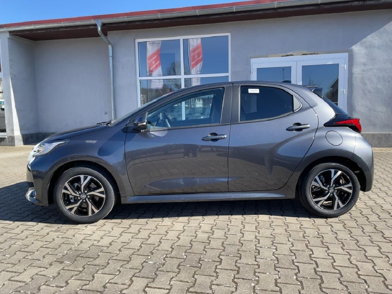 Fahrzeugabbildung Toyota Yaris Hybrid 116 PS Teamplayer