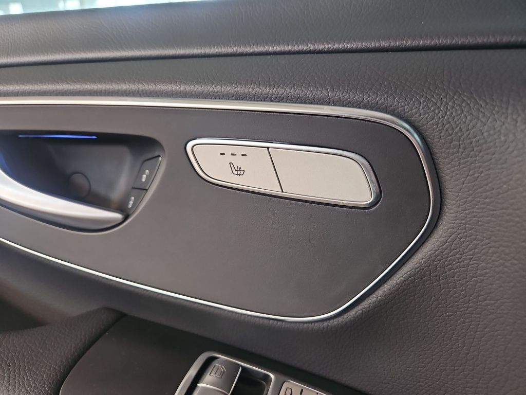 Fahrzeugabbildung Mercedes-Benz EQV 300 lang 8 Sitze LED 2xST 360° Ambientebel.