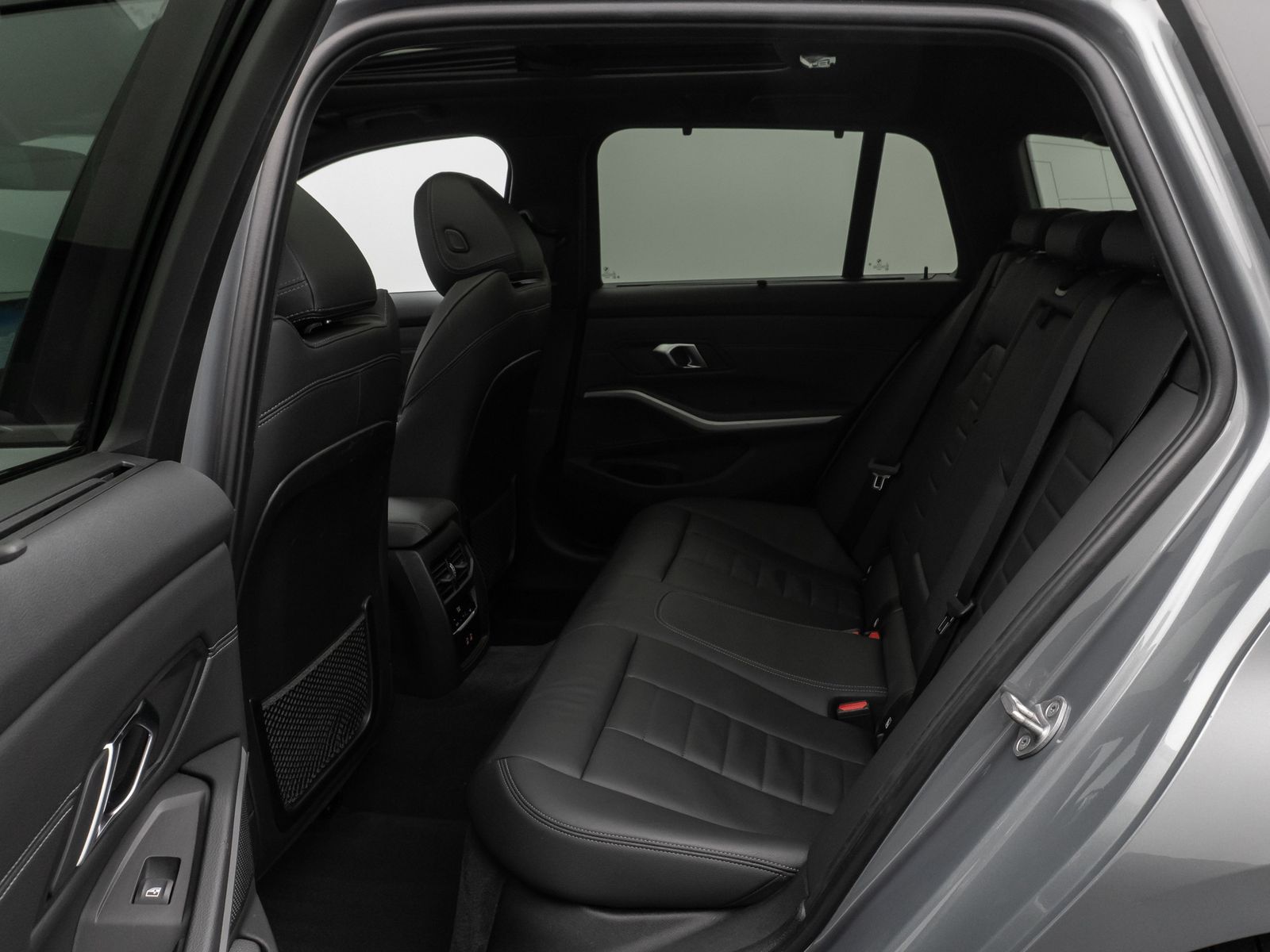 Fahrzeugabbildung BMW 330e Panorama Kamera HUD DAB HiFi AHK Sport Lede