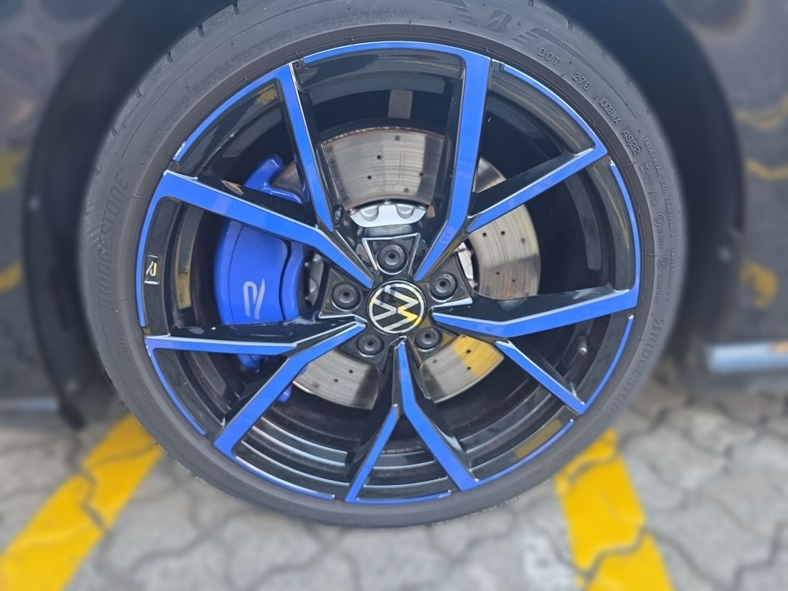 Volkswagen Golf VIII 2.0 TSI DSG R Performance 20 Years Nav foto 3
