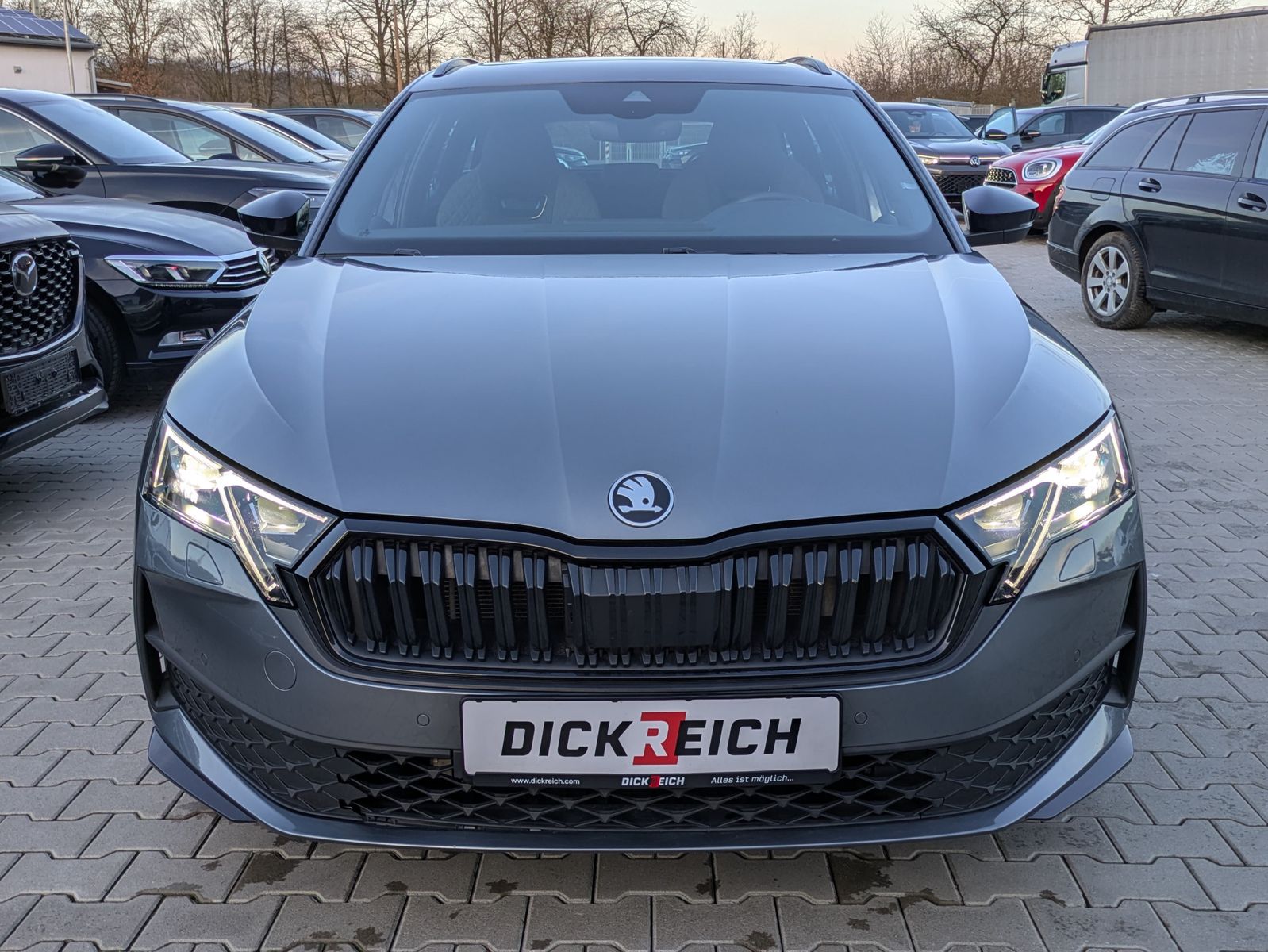 Fahrzeugabbildung SKODA Octavia 1.5 DSG Sportline PANO*MATRIX*AHK*5J.GAR