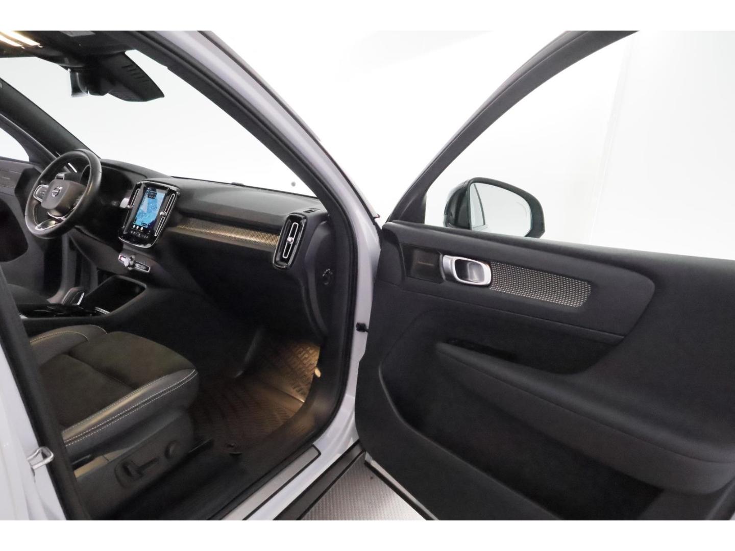 Volvo XC40 P8 Electric R-Design+LED+VIRTUAL+CARPLAY, миниатюра 18