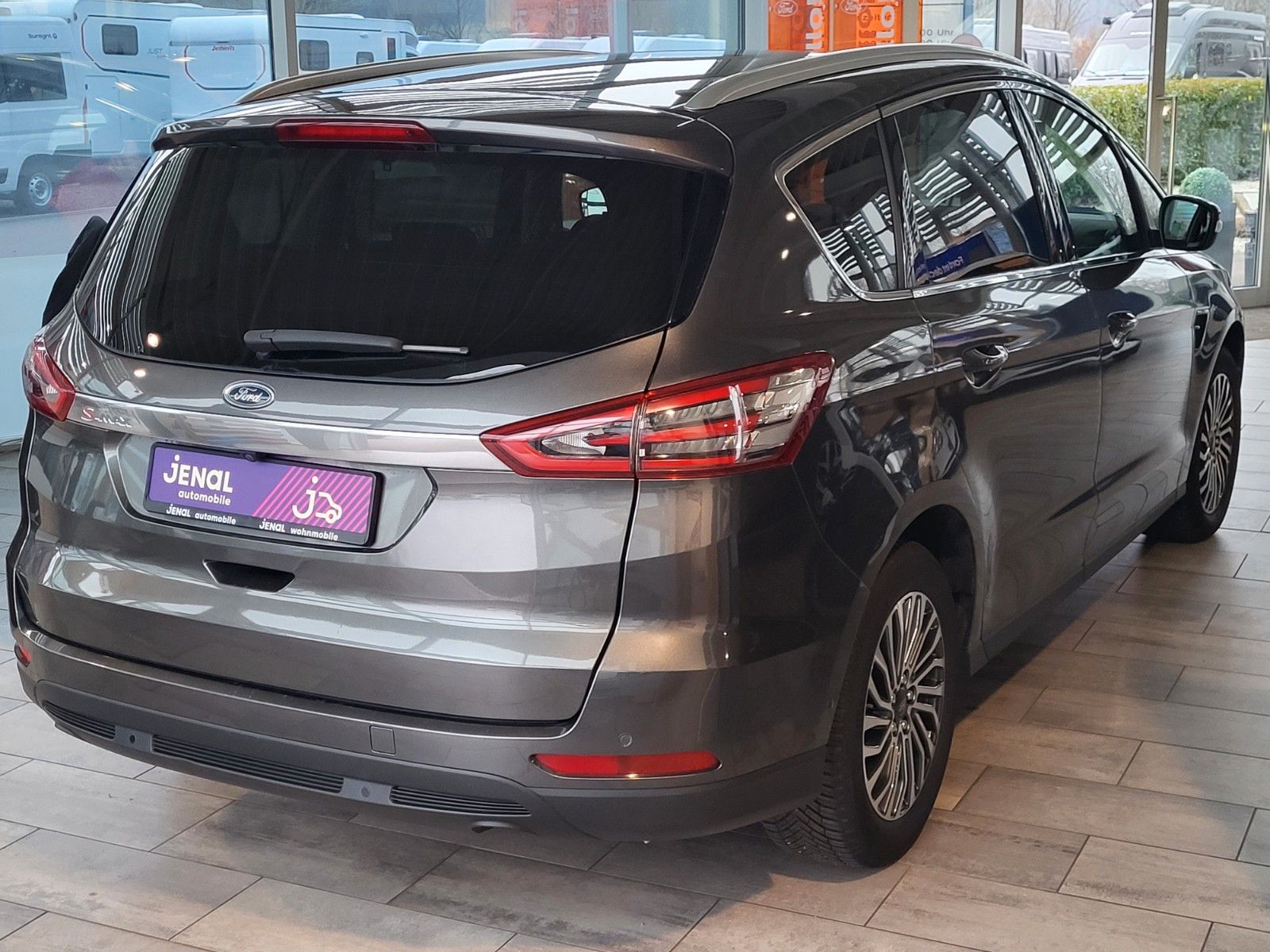 Fahrzeugabbildung Ford S-MAX Titanium 7 Sitzer, Winter P., Kamera, Navi