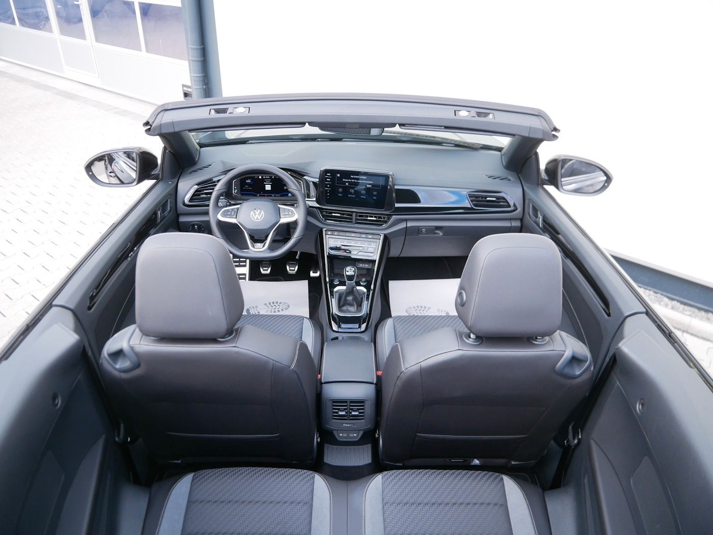 Fahrzeugabbildung Volkswagen T-Roc Cabrio 1.5 R-Line NEU55T Matrix Standhz DC