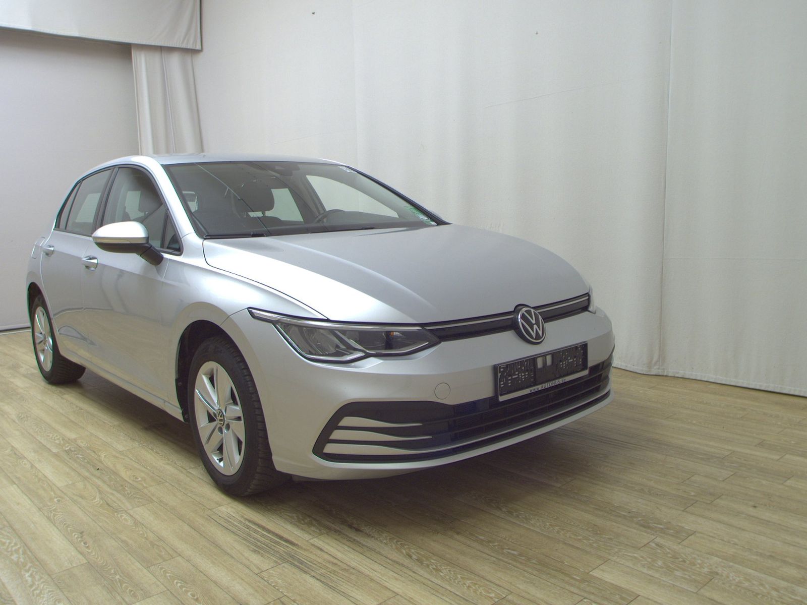 Volkswagen Golf-8 2.0 TDI Life Navi LED DC AHK PDC Shz imagem 3