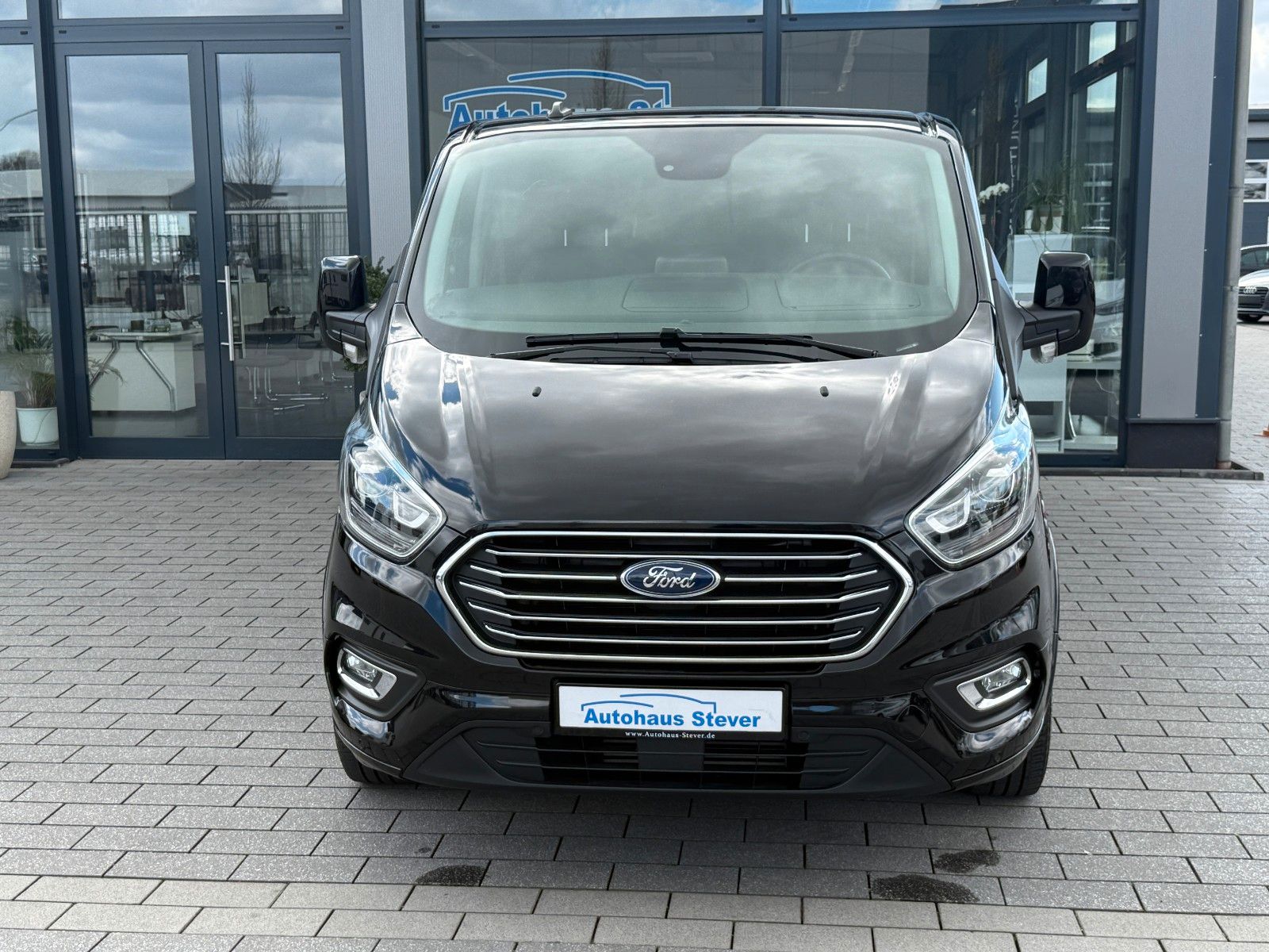 Fahrzeugabbildung Ford Transit/Tourneo Custom Kombi 320 L2 Tourneo Tita