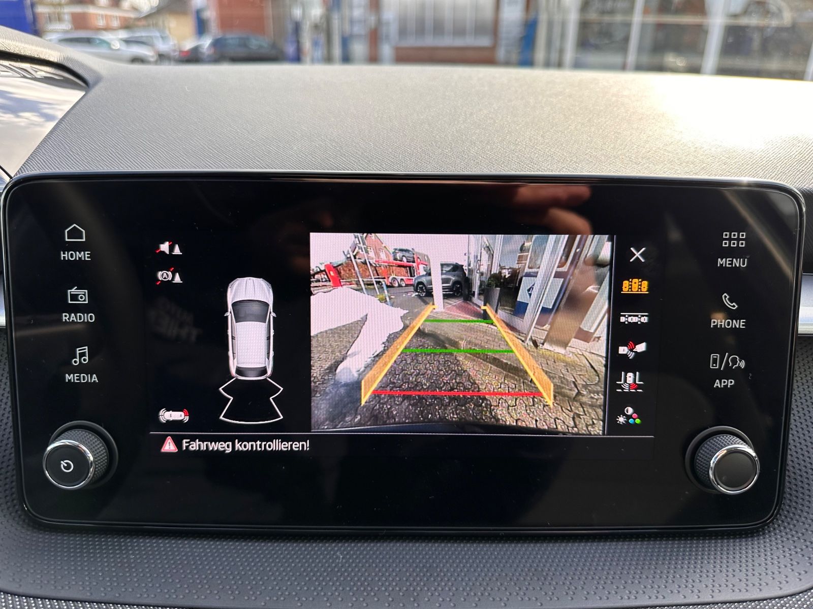 Fahrzeugabbildung SKODA Fabia Selection 1.0 TSI DSG LED/GRA/SHZG/APP