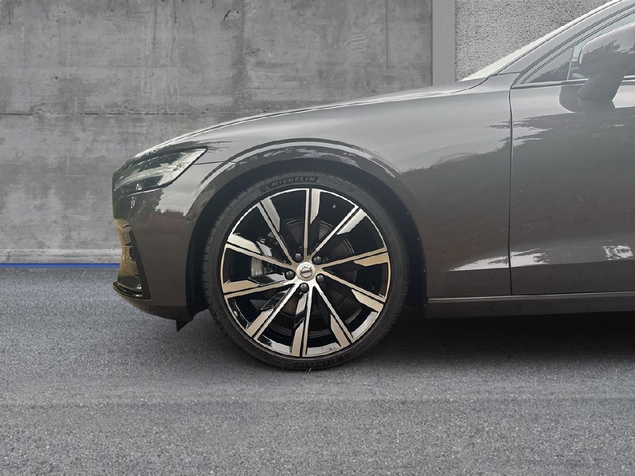 Fahrzeugabbildung Volvo S60 B4 Benzin Plus Dark