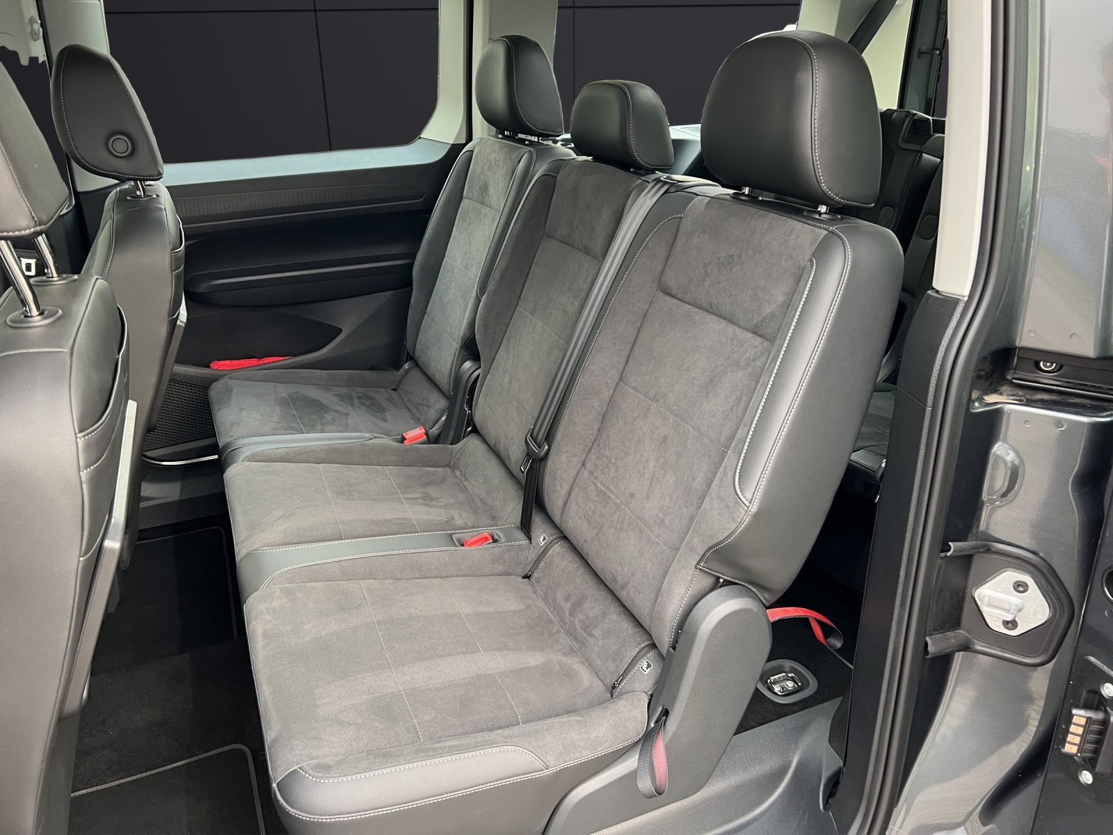 Fahrzeugabbildung Volkswagen Caddy TSI Style Maxi LED AHK NAVI
