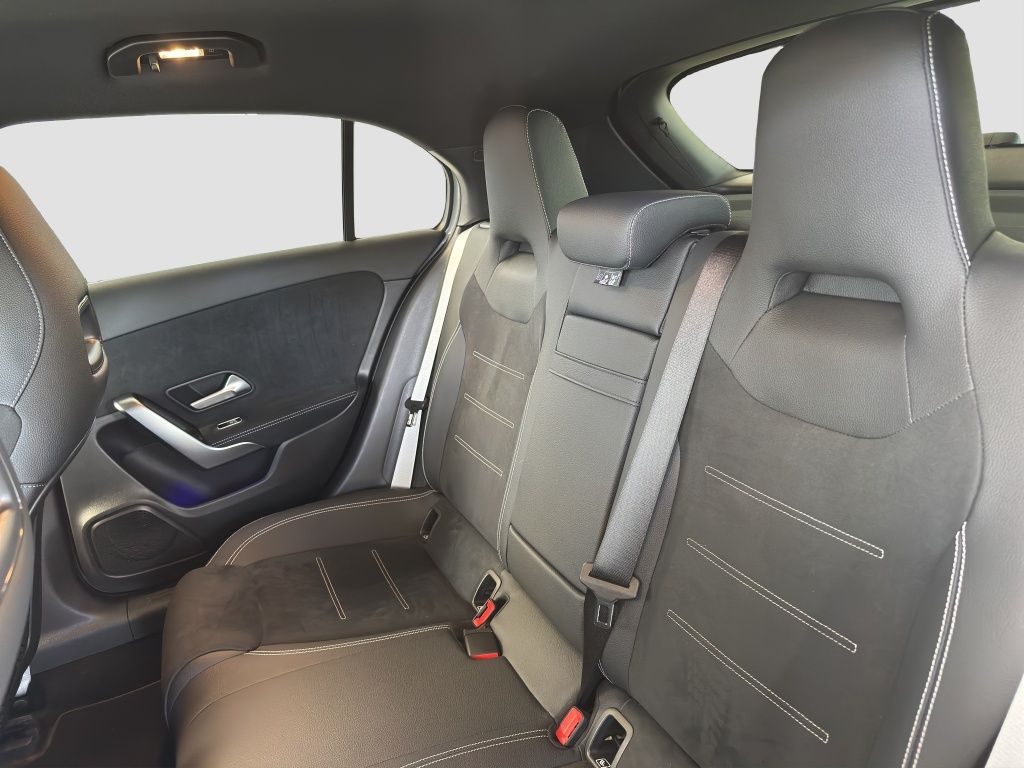 Fahrzeugabbildung Mercedes-Benz A 200 AHK*LED*PDC*ParkAss*Sportp.*SpurH*SpurW*LM
