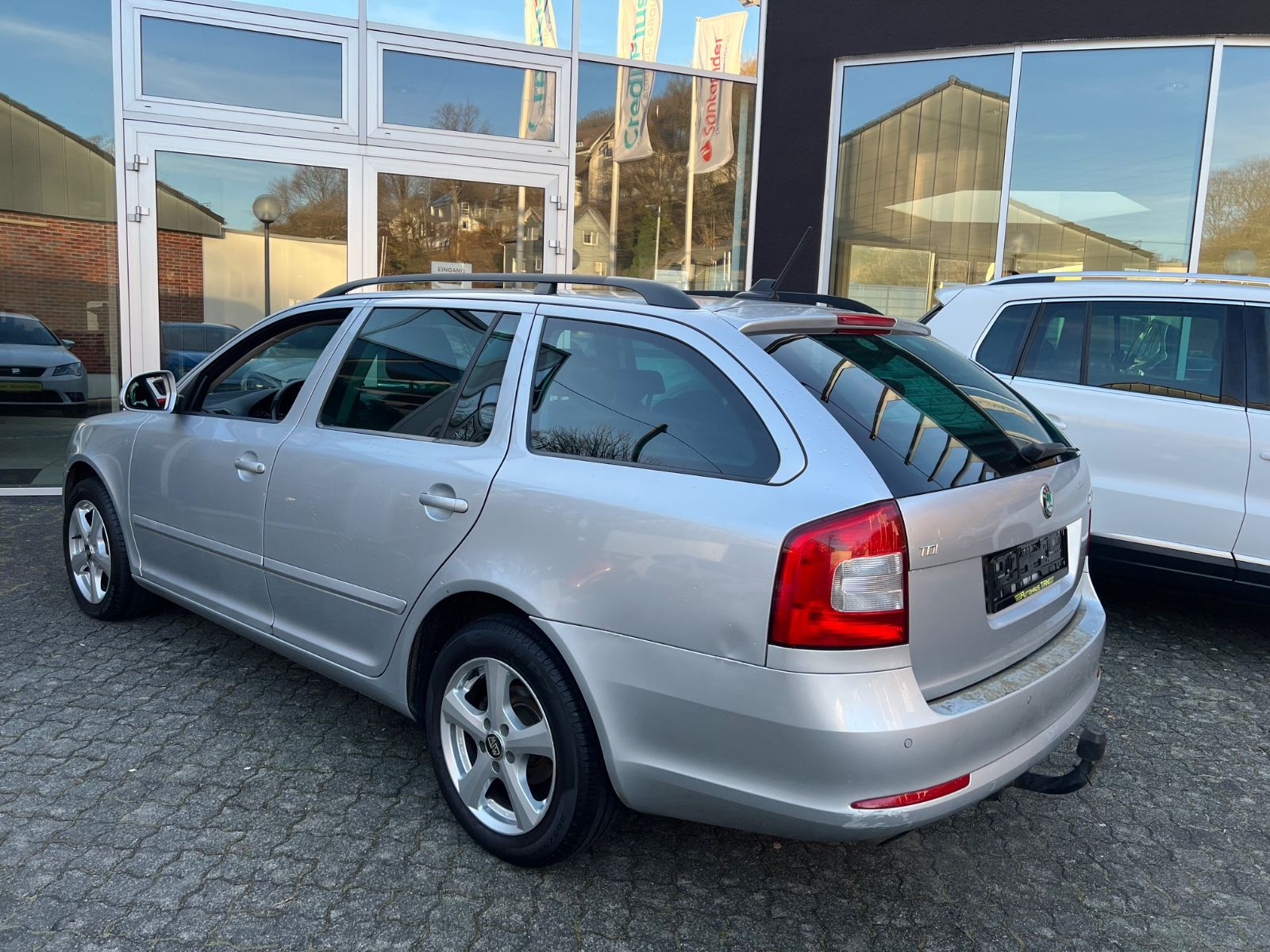 Fahrzeugabbildung SKODA Octavia 1.6 TDI Combi Family * NAVI *AHK*