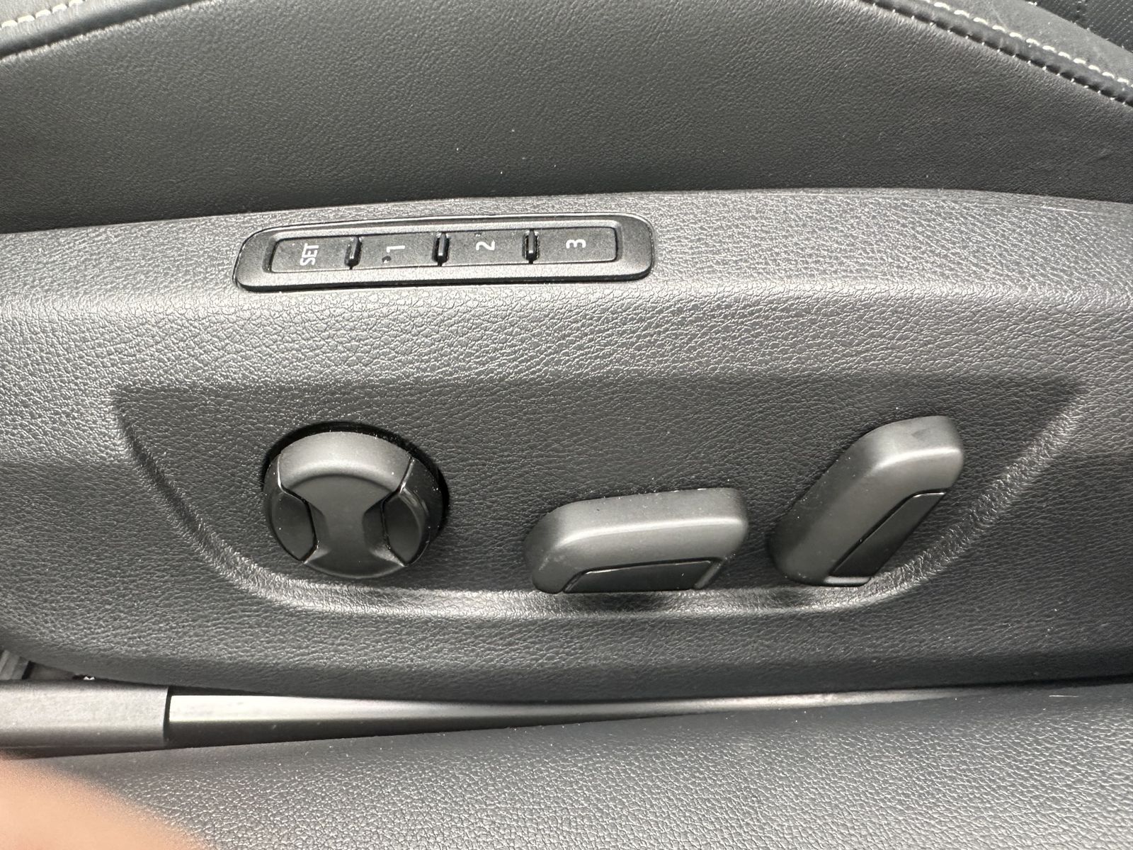 Fahrzeugabbildung SKODA Superb Combi 1.4 TSI iV Style DSG NAV+LED+ACC+VC