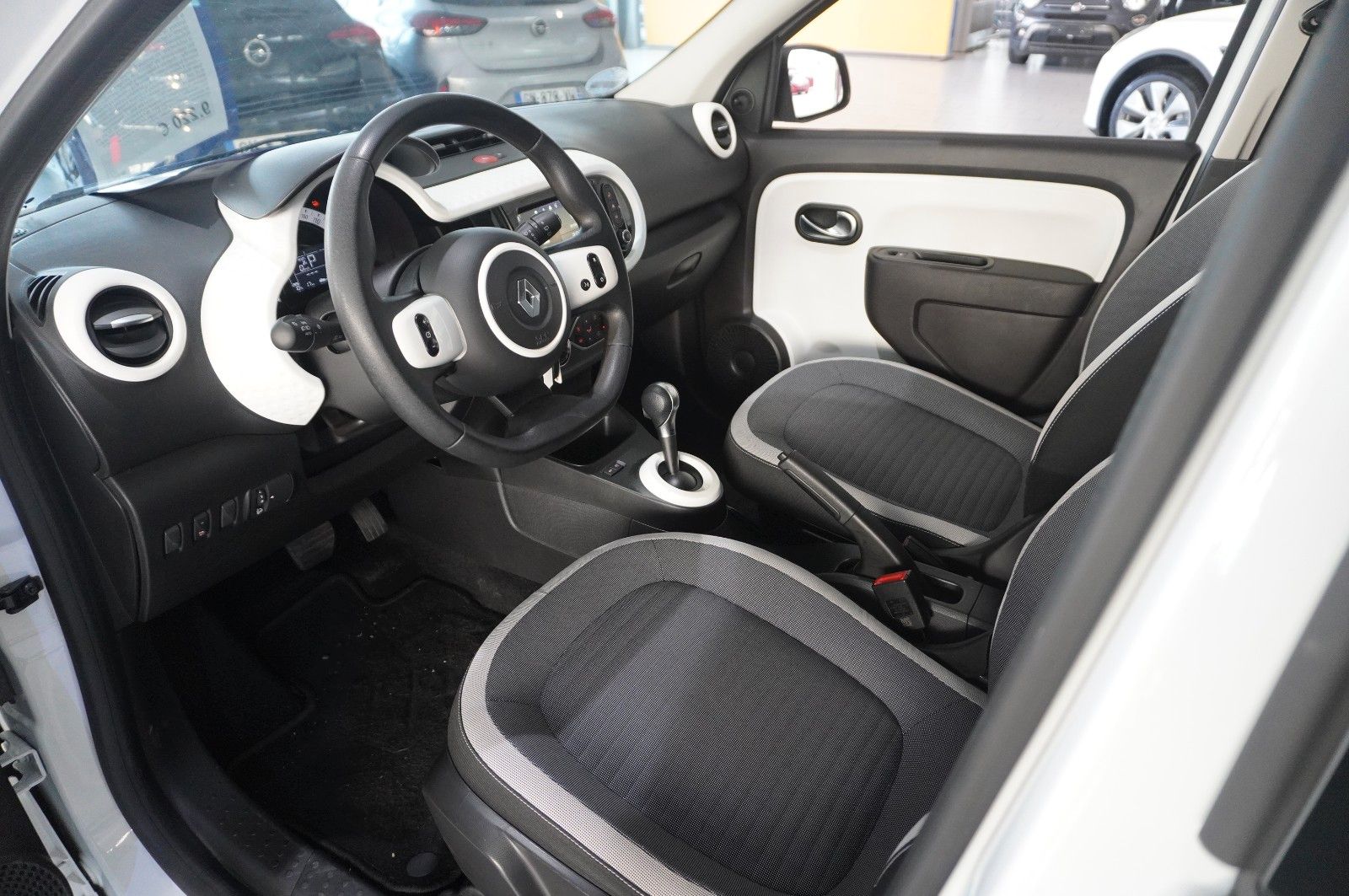 Fahrzeugabbildung Renault Twingo Zen Electric NAVI/LED/USB/TOUCH/DAB/SPORT