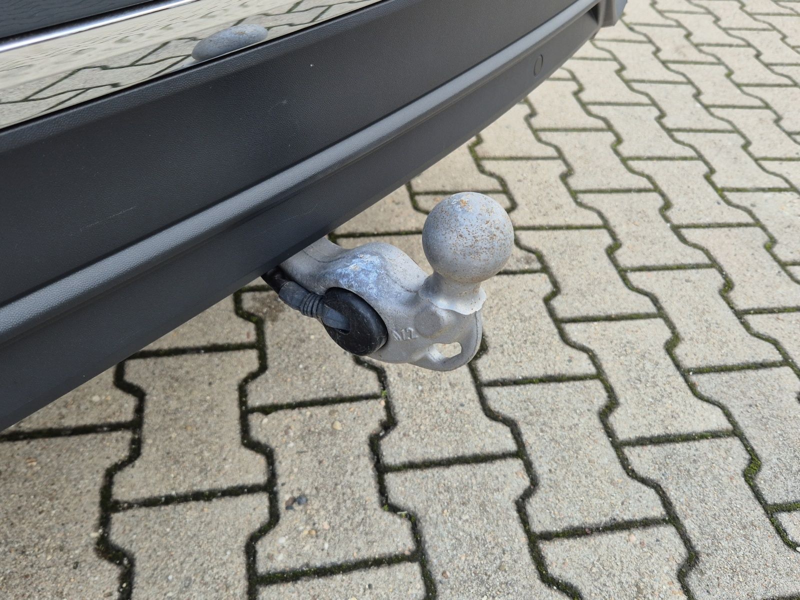 Fahrzeugabbildung Volkswagen Tiguan TSI Life LED AHK Navi Pano ACC Park-Assis