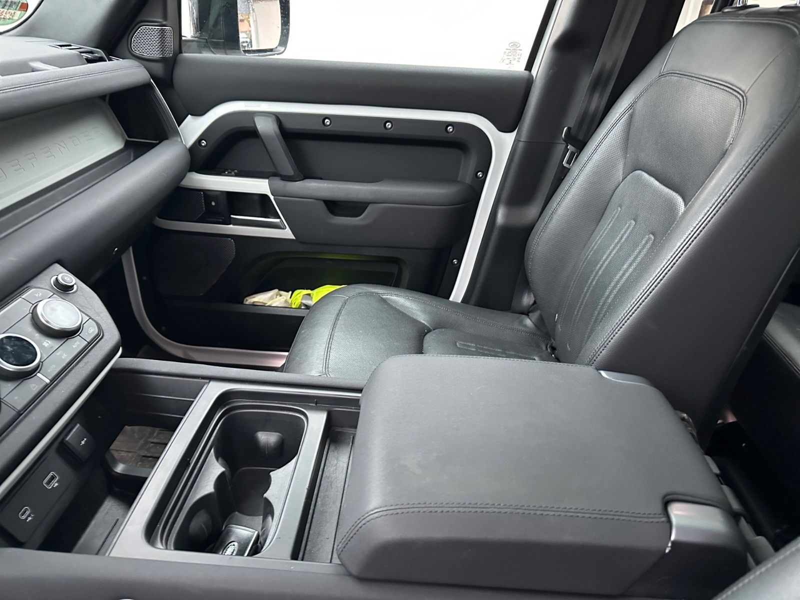 Land Rover Defender 110 D300 HSE – Bild 16