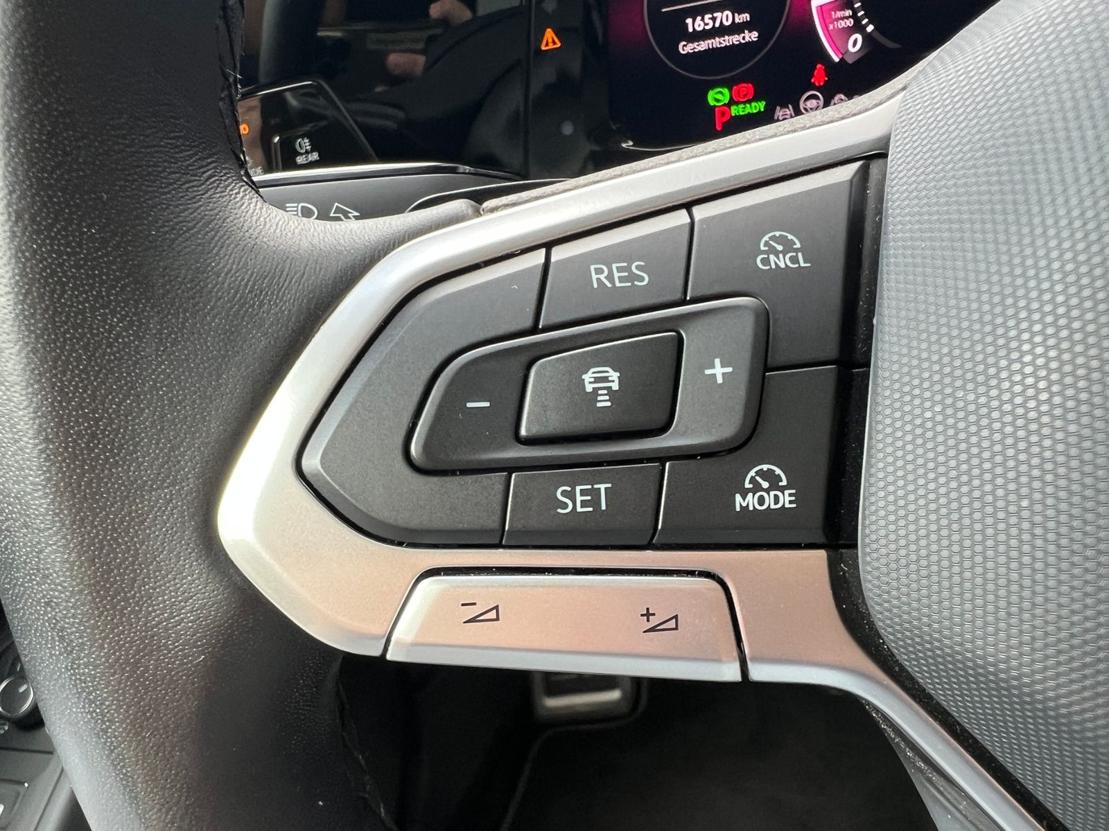 Fahrzeugabbildung Volkswagen Golf VIII Goal 1.5 eTSI DSG *AHK, LED, ACC, Navi