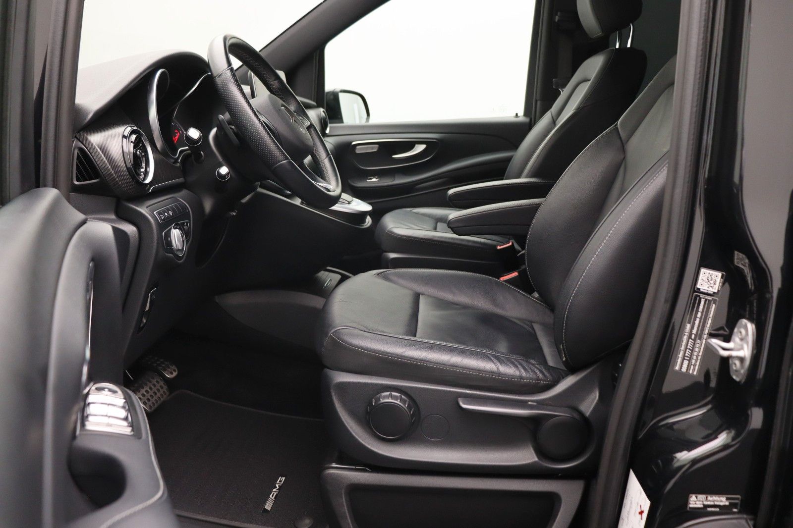 Fahrzeugabbildung Mercedes-Benz V 300d Avantgarde AMG 4Matic e.lang Hundebox