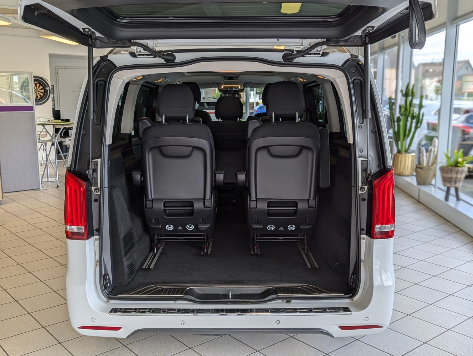MERCEDES-BENZ V 250 d AMG EDITION lang Pano LED Kamera - Image 17