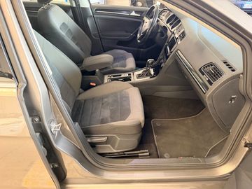 Volkswagen Golf - 12
