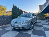 Toyota Avensis Combi 2.0-l-VVT-i Automatik - Toyota Avensis in Nürnberg