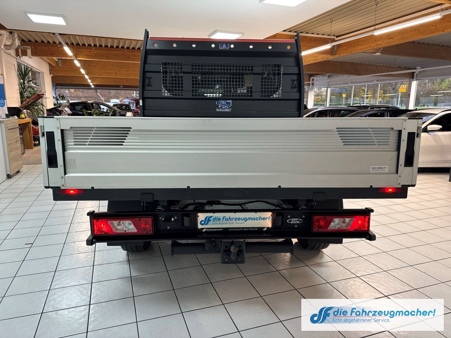 Fahrzeugabbildung Ford Transit Pritsche 350 L2 Doppelkabine Basis AHK D