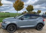 Volvo XC40 D4 AWD R Design Geartronic PanoDach, Navi - Volvo XC40 Gebrauchtwagen in Berlin