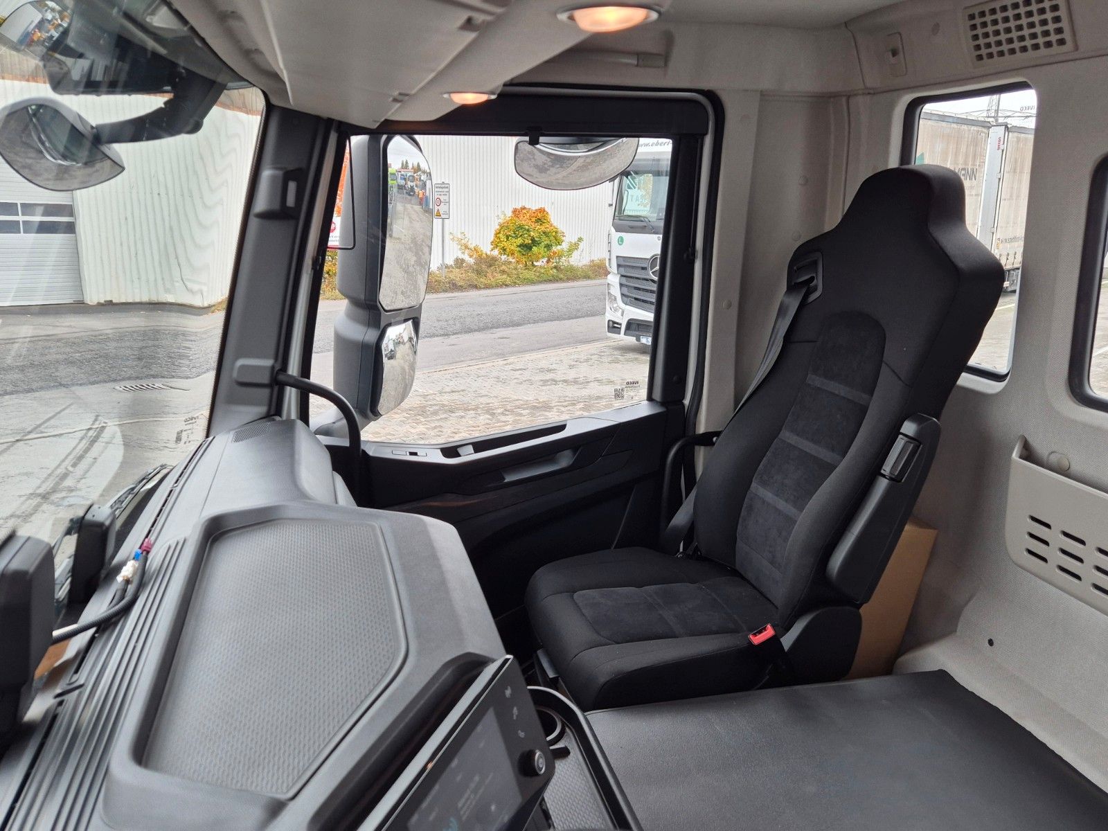 Fahrzeugabbildung Iveco AD260S40X/P Meiller AK16. T Funk AHK