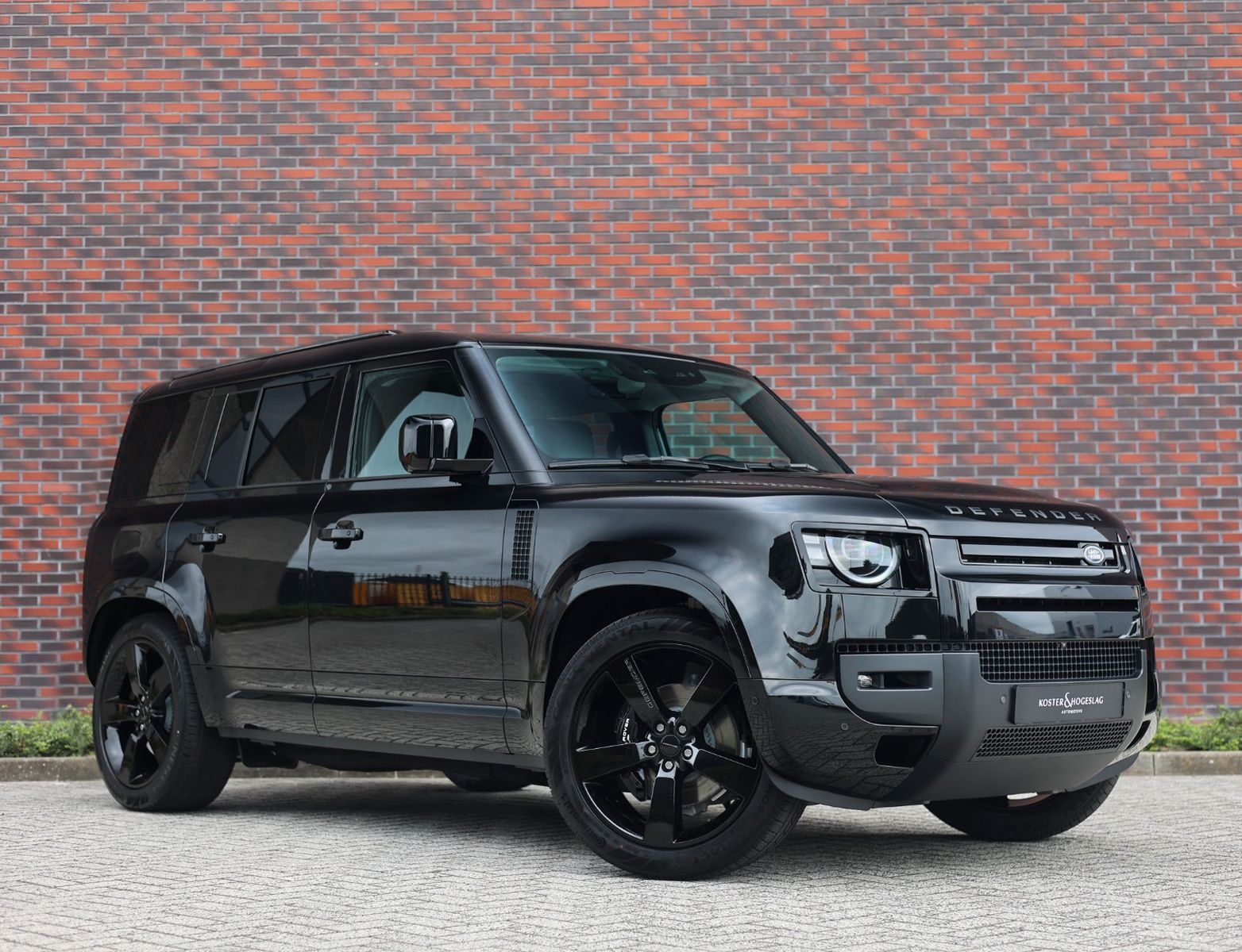 Land Rover Defender X-Dynamic HSE