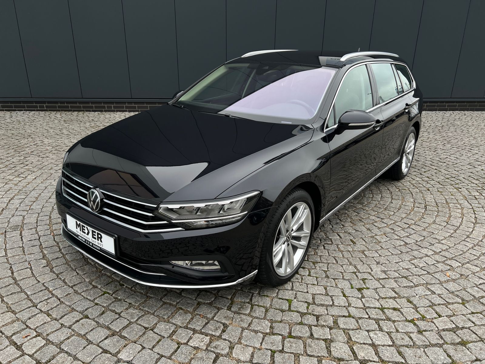 Fahrzeugabbildung Volkswagen Passat Variant Elegance 1.5 TSI DSG *LED, Digita