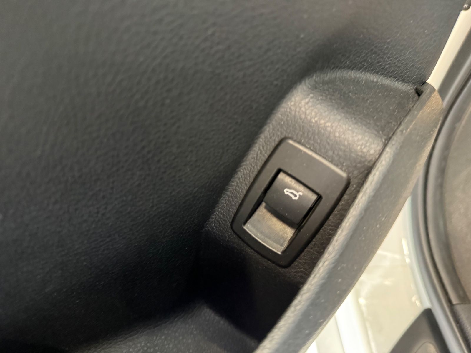 Fahrzeugabbildung BMW 220 i Active Tourer Advantage Business-Paket