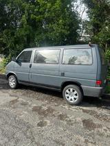 Volkswagen T4 Caravelle - graue Volkswagen T4 Caravelle
