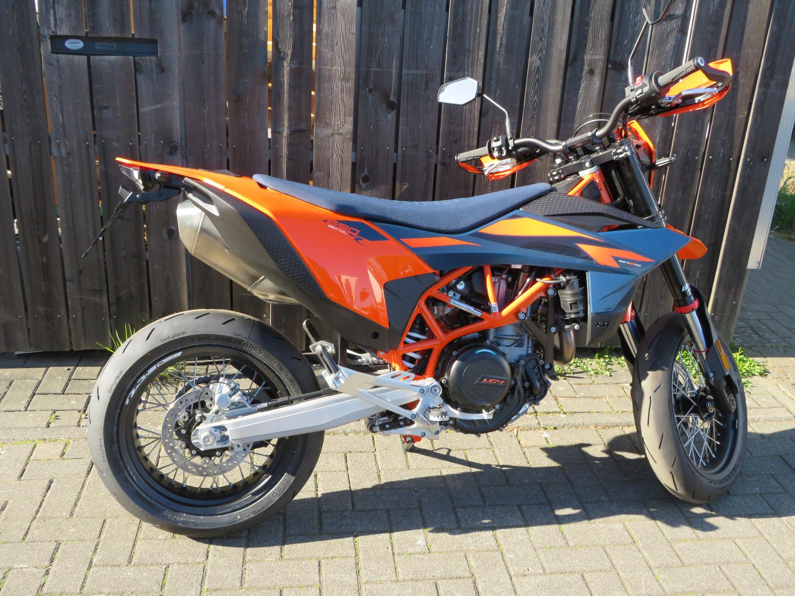 KTM 690 SMC R 2026 inkl. kurzer Kennzeichenträger