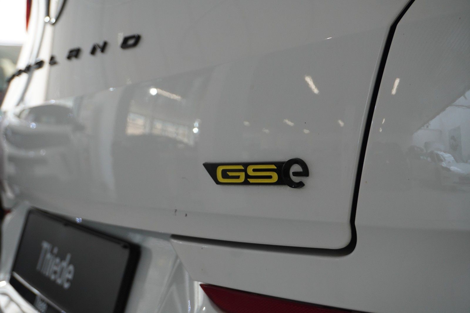Fahrzeugabbildung Opel Grandland (X) 1.6T GSe HYBRID 4X4 NAVI/LED/SPORT