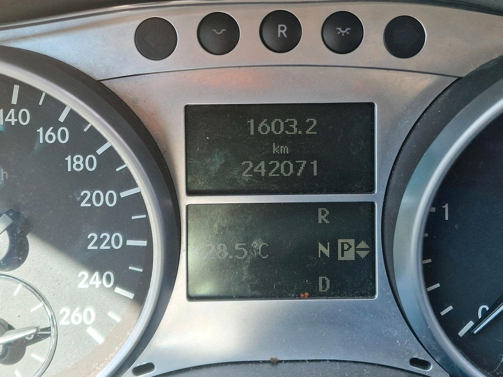 Mercedes-Benz R320 2007 — photo 14