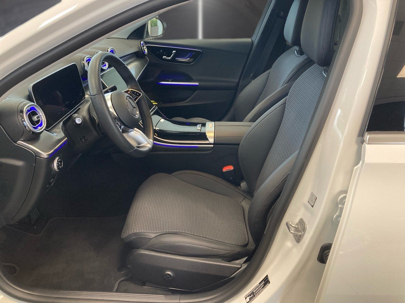 Fahrzeugabbildung Mercedes-Benz C 180 Avantgarde*Distro*Totwink*LED*Kam*Carplay*