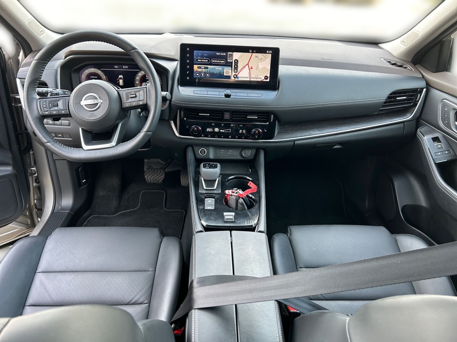 Fahrzeugabbildung Nissan X-TRAIL Xtronic  Tekna  Panoramaglasdach Bose