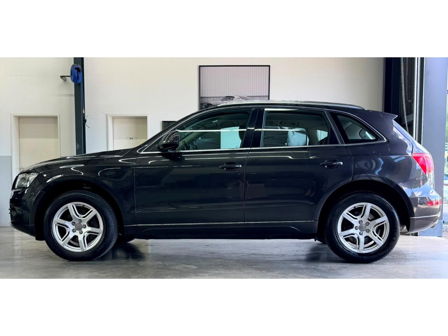 Audi Q5 3.0 TDI S-tronic quattro+AHK+Navi+Leder+Xenon