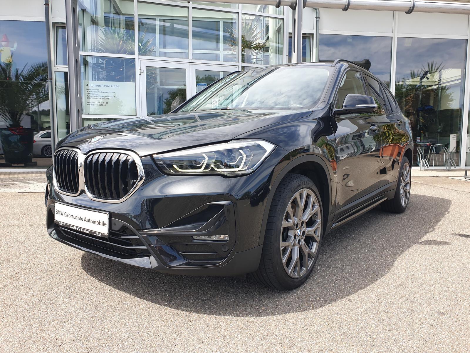 BMW X1 xDrive20d Aut Sport Line Leder Panorama Navi 